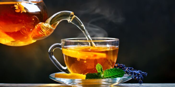 3 chás para substituir o café: opções naturais que dão energia logo de manhã