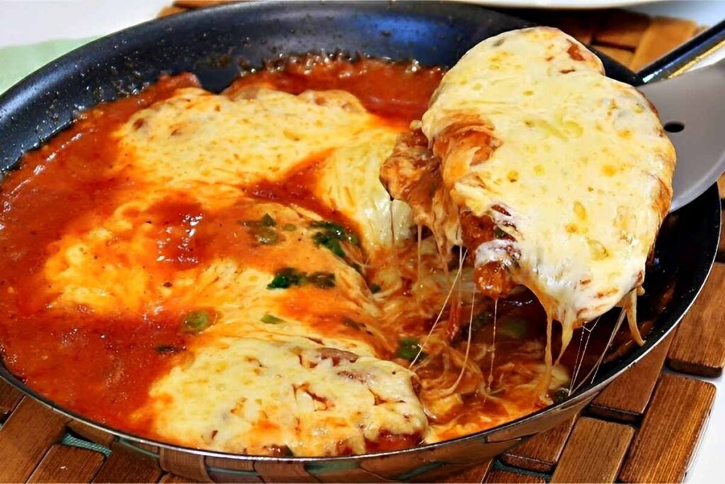 A melhor receitinha para o fim de semana: Frango à parmegiana em 45 minutos!