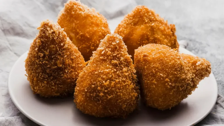 Não precisa comprar: Coxinha crocante muito fácil que você pode fazer em casa