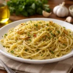 Clássico reinventado: espaguete ao alho e óleo fica mais saboroso com limão