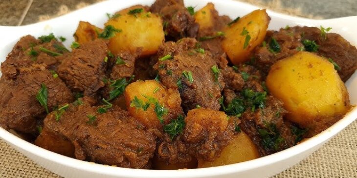 Carne de panela com batatas: receita fácil pronta em 45 minutos