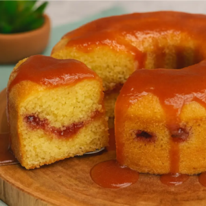Bolo de fubá superfofo com goiabada: receita fácil com 8 ingredientes